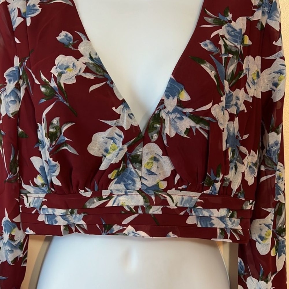 Open back Bell sleeve floral crop top - Picture 3 of 3